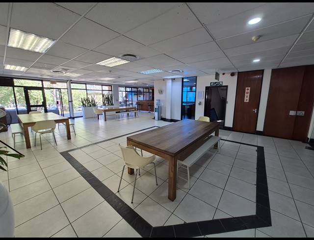 1,832M² OFFICE FOR SALE IN WOODMEAD